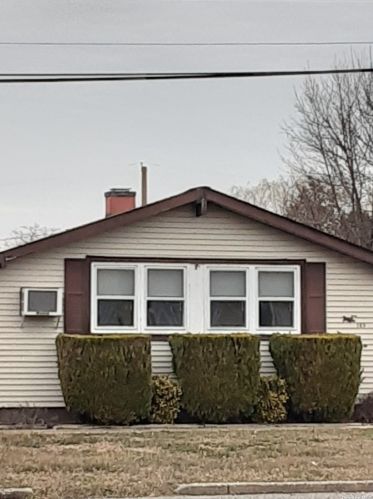 185 Irving St, Central Islip, NY 11722-4115