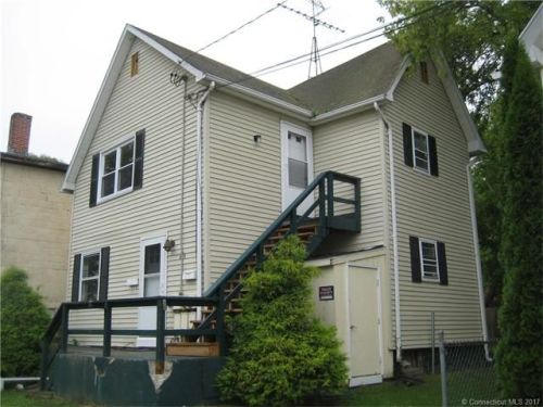 69 Railroad St, Putnam, CT 06260-1625
