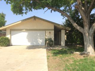 3016 Hidden Oaks Dr, Bakersfield, CA 93306-2408