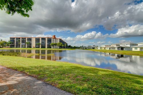 6650 Oriole Blvd, Delray Beach FL  33446-3513 exterior
