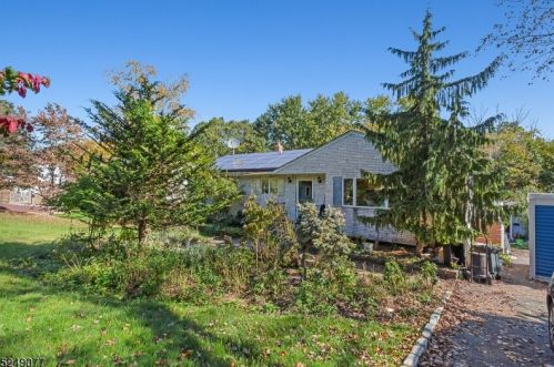 30 Navajo Trl, West Milford Lakes, NJ 07480-3610