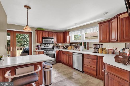 29 Holly Rd, Southampton PA 18966-3029 exterior