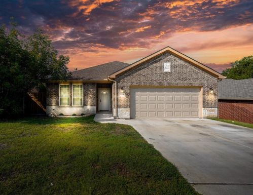 10149 Lone Eagle Dr, Fort Worth, TX 76108-4109