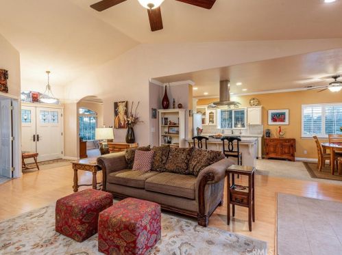 210 Foxtail Ln, Templeton CA  93465-8714 exterior