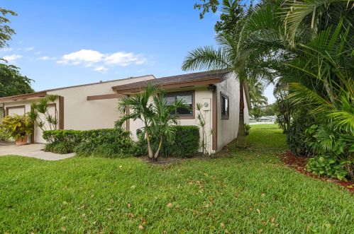 5 Mayfair Ln, Boynton Beach, FL 33426-7717
