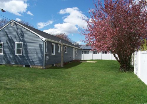 121 Copiague Rd, North Lindenhurst, NY 11757-1221