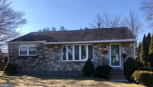 2702 Carrell Ln, Willow Grove, PA 19090-1008