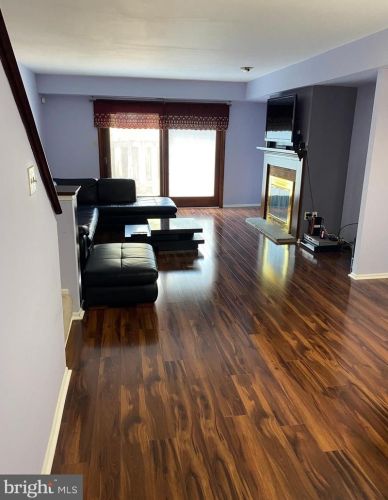 619 Stonybrook Dr, Norristown, PA 19403-2725