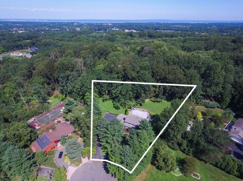 9 Canterbury Ct, Holmdel Village, NJ 07733-1602