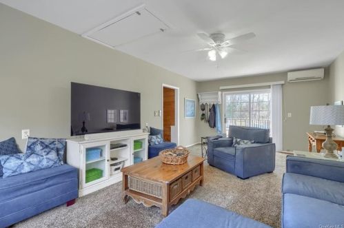 11 Hillside Ter, Monroe NY  10950-2515 exterior