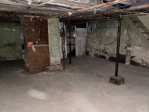 419 Maytide St, Pittsburgh PA  15227-1847 exterior