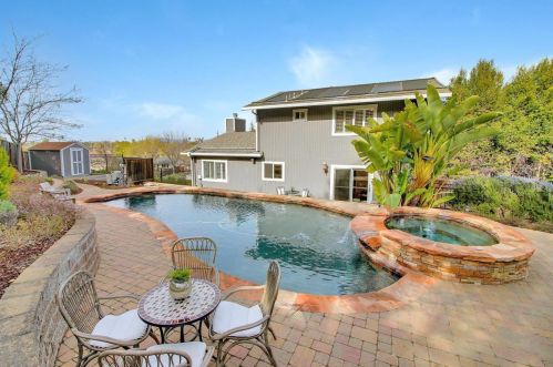 732 Colleen Dr, San Jose CA 95123-4608 exterior