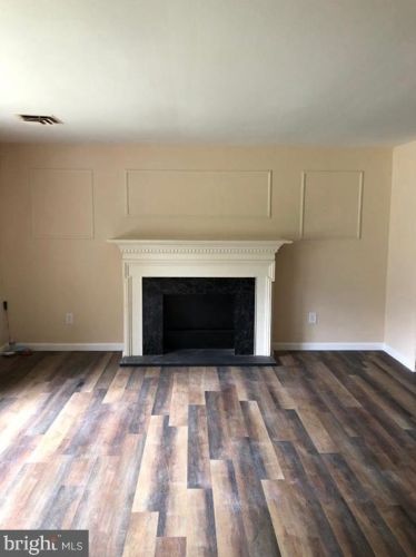 158 County Line Rd, Huntingdon Valley, PA 19006-2406