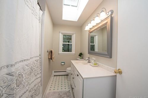 225 Sturges Ridge Rd, Wilton CT  06897-2727 exterior
