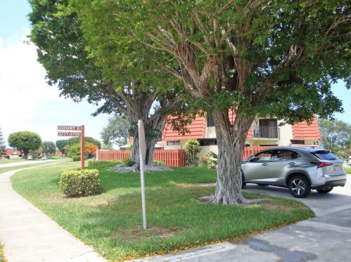 3801 Victoria Dr, West Palm Beach, FL 33406-4996