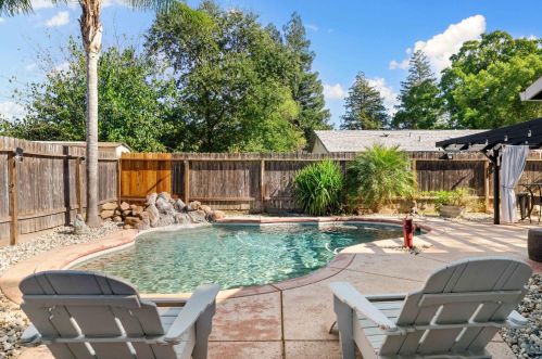 9271 Briles Ct, Elk Grove CA  95624-2451 exterior