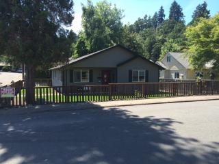 821 Rosemont Ave, Salem, OR 97304-3923