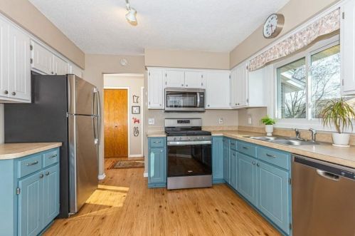 5605 Albert St, Saint Paul, MN 55126-8518