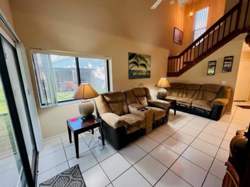 1545 Woodbridge Lakes Cir, West Palm Beach, FL 33406-5642