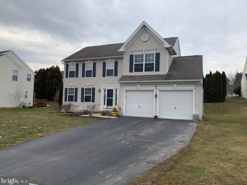 8 Greenleaf Ct, Downingtown, PA 19372-1170