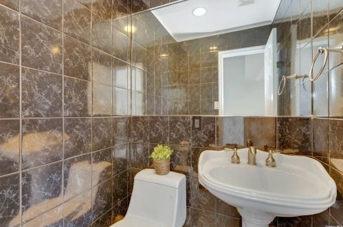 1147 Bellmore Rd, North Bellmore NY  11710-3701 exterior