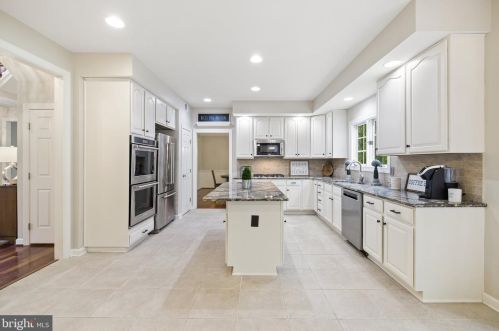 14829 Cox Creek Ct, Haymarket VA  20169-2626 exterior