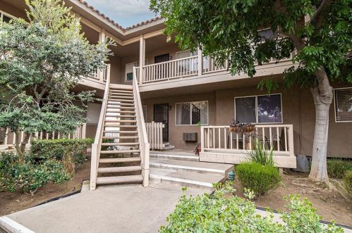 555 La Veta Park Cir, Orange CA  92868-4039 exterior