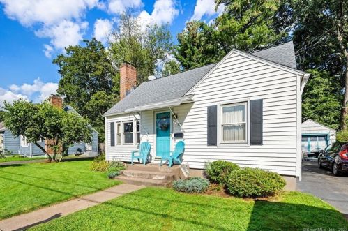 57 Goodwin St, Manchester CT  06040-4399 exterior