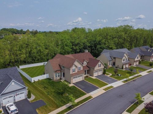 1105 Monarch Ln, Breinigsville PA  18031-9321 exterior