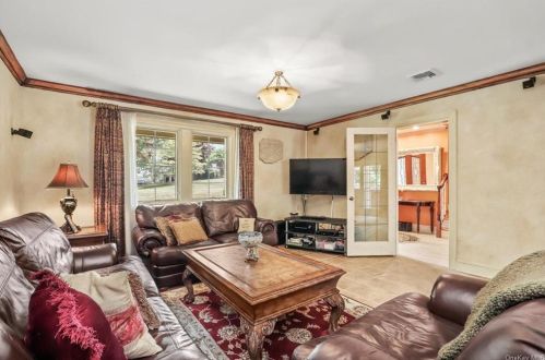 471 Bonnie Ct, Yorktown Hgts NY  10598-2001 exterior