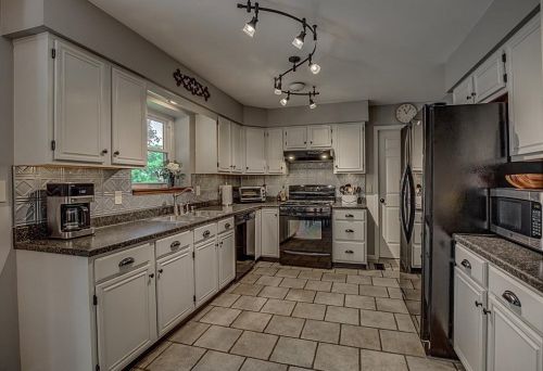 8694 Silvercreek Ct, Florence KY  41042-8270 exterior