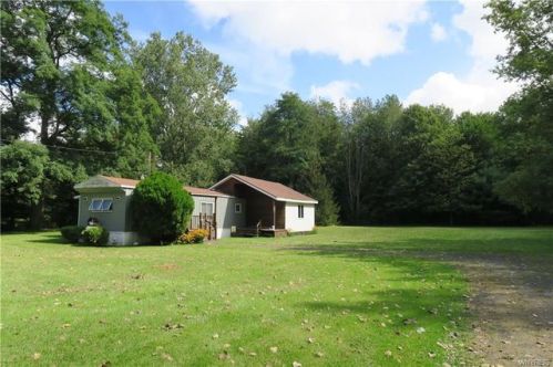 3027 Countyline Rd, Shelby, NY 14105-9773