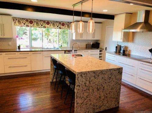 9345 Golondrina Dr, La Mesa CA 91941-5654 exterior