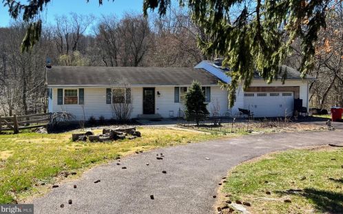 3542 Arcola Rd, Collegeville, PA 19426-3462