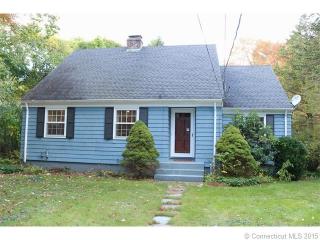 8 Cedar Acres Rd, New Haven, CT 06525-1903