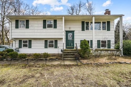 11 Southern Ln, Warwick, NY 10990-1907