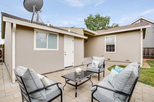 1009 Marsh Rd, Redwood City CA  94063-4431 exterior