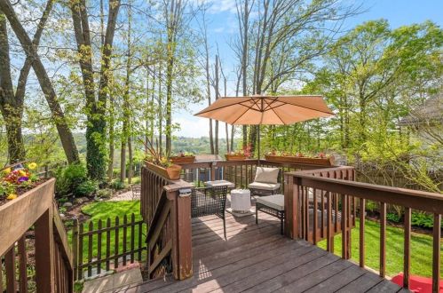 37 Plant St, Cumberland RI  02864-1910 exterior