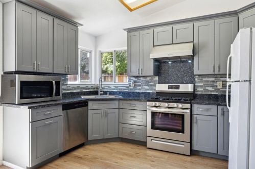 681 Spg Dr, Hollister CA  95023-3468 exterior