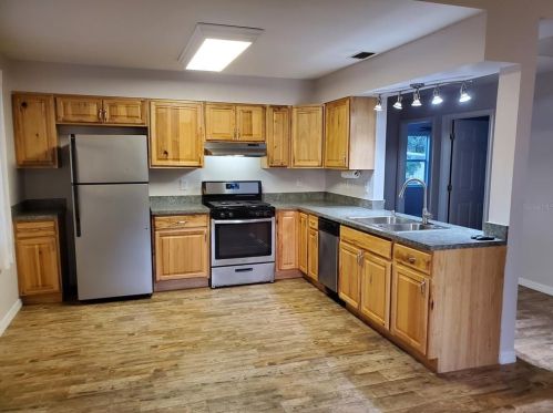9951 Fowler Ave, Thonotosassa, FL 33592-3395