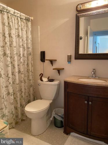 2037 Harbour Dr, Palmyra NJ  08065-1117 exterior