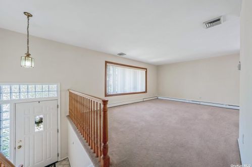 58 Arden Blvd, Hempstead, NY 11552-1422