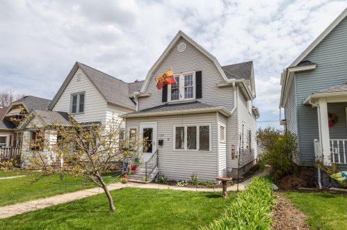 1124 57, Milwaukee WI 53214-3310 exterior