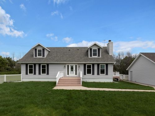 290 Hidden Bluff Rd, Cedar Grove, WI 53013-1560
