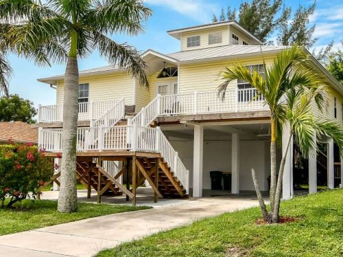 120 Greenview St, Marco Island, FL 34145-4010