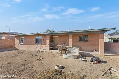 1773 Calle La Paz, Tucson AZ  85713-5664 exterior