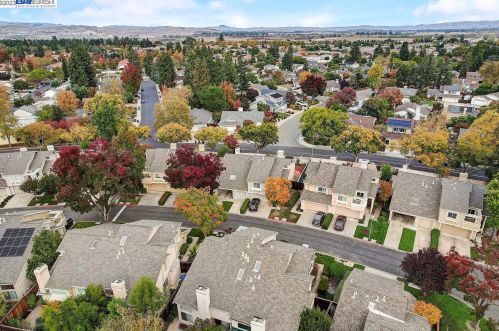 1547 Trimingham Dr, Pleasanton CA  94566-8407 exterior