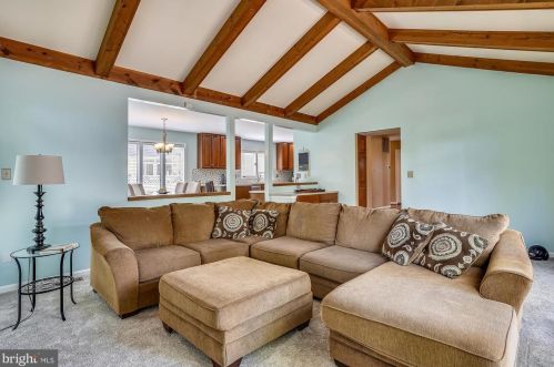 9111 Meadowcreek Ln, Lorton VA  22079-3238 exterior