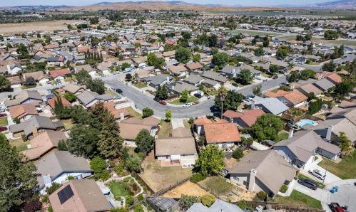 681 Spg Dr, Hollister CA  95023-3468 exterior