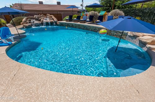 9306 87th Ave, Peoria AZ  85345-7008 exterior